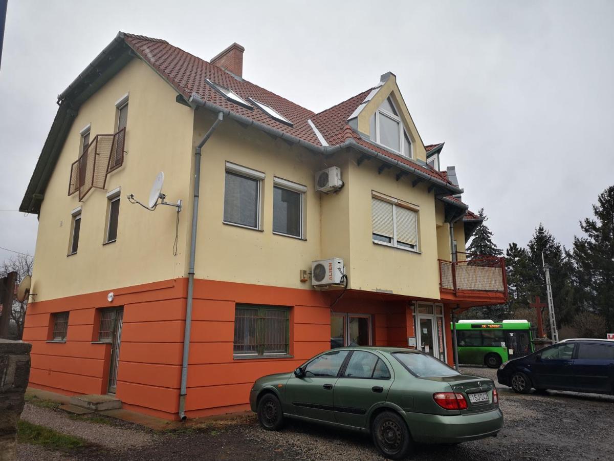Berik Apartman Pécs Esterno foto